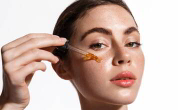 Kwas, retinol i słońce – jaką wprowadzić pielęgnację, by nie mieć przebarwień